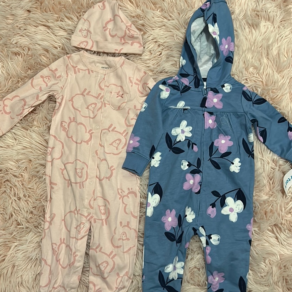Duo Carter’s onesies - NEW